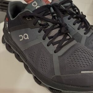 On Running On Cloudace Graphite/Olive Women’s 7.5. Worn only 3 times